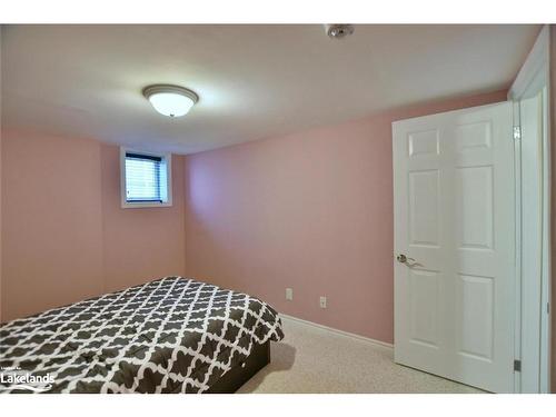 21 Waterview Road, Wasaga Beach, ON - Indoor Photo Showing Bedroom