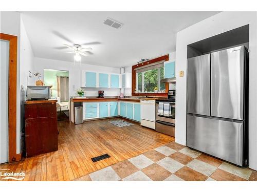 4 Stocking Lane, Huntsville, ON - Indoor Photo Showing Kitchen