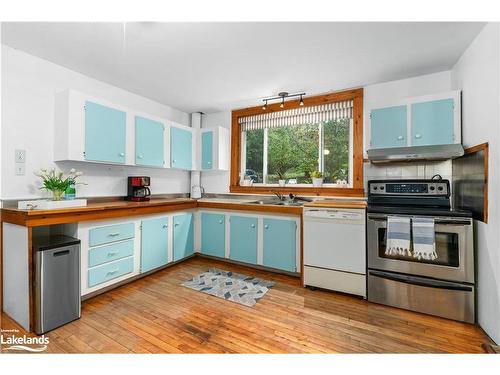 4 Stocking Lane, Huntsville, ON - Indoor Photo Showing Kitchen