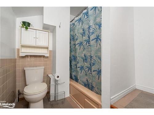 4 Stocking Lane, Huntsville, ON - Indoor Photo Showing Bathroom