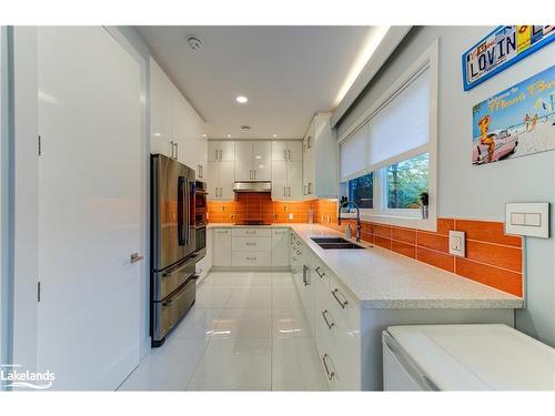 656 Oxbow Park Drive, Wasaga Beach, ON - Indoor Photo Showing Laundry Room