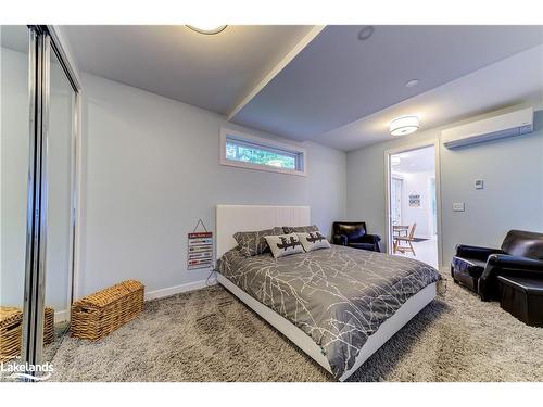 656 Oxbow Park Drive, Wasaga Beach, ON - Indoor Photo Showing Bedroom