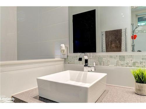 656 Oxbow Park Drive, Wasaga Beach, ON - Indoor Photo Showing Bathroom