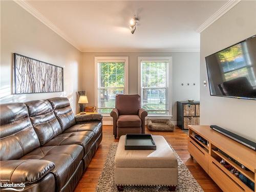 26 Coates Avenue, Bracebridge, ON - Indoor Photo Showing Living Room