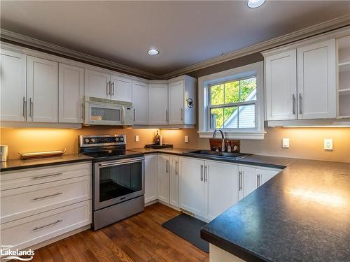 26 Coates Avenue, Bracebridge, ON - Indoor Photo Showing Kitchen With Double Sink