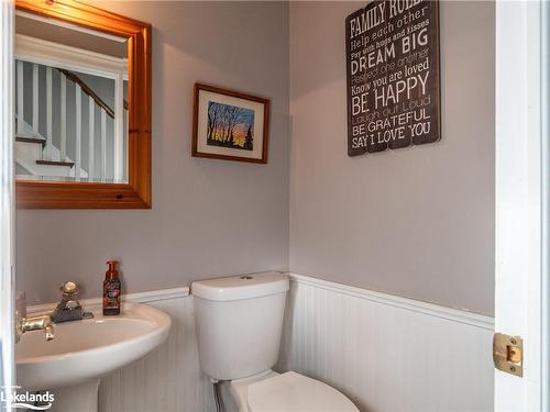 26 Coates Avenue, Bracebridge, ON - Indoor Photo Showing Bathroom