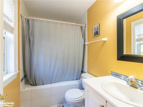 26 Coates Avenue, Bracebridge, ON - Indoor Photo Showing Bathroom