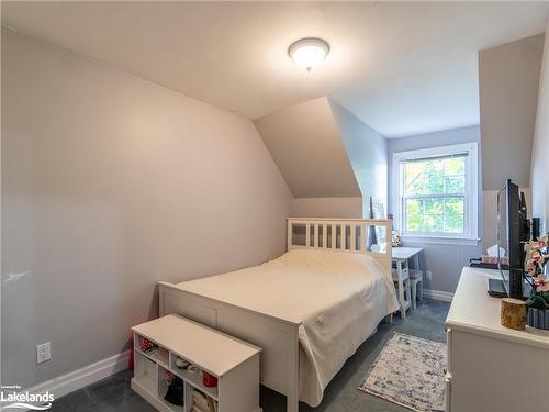 26 Coates Avenue, Bracebridge, ON - Indoor Photo Showing Bedroom