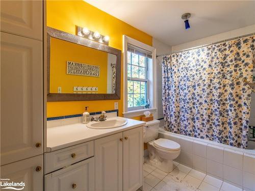 26 Coates Avenue, Bracebridge, ON - Indoor Photo Showing Bathroom