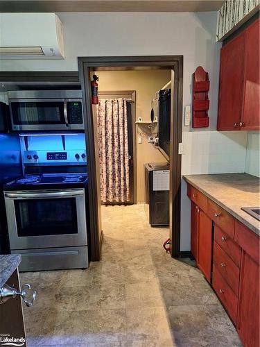 202 Point Street N, Stayner, ON - Indoor Photo Showing Kitchen