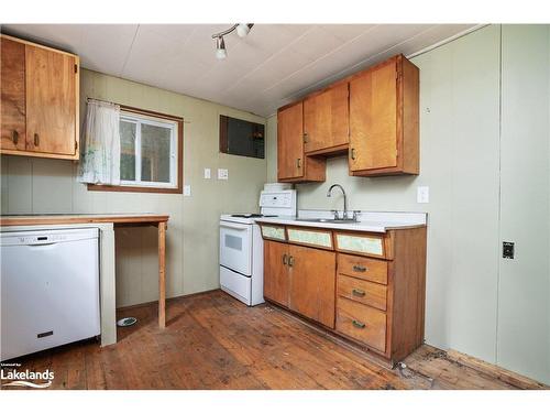 655 Evergreen Trail, Huntsville, ON - Indoor Photo Showing Kitchen