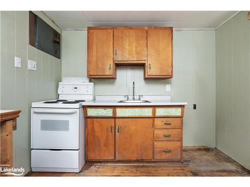 655 Evergreen Trail, Huntsville, ON - Indoor Photo Showing Kitchen