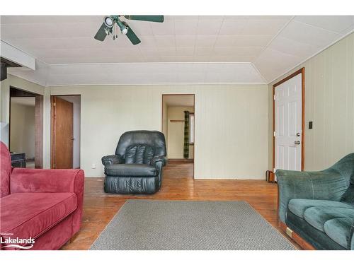 655 Evergreen Trail, Huntsville, ON - Indoor Photo Showing Living Room