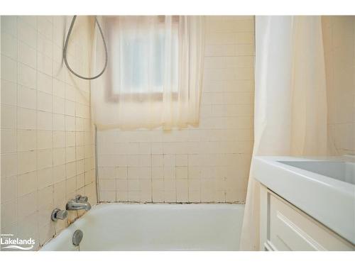 655 Evergreen Trail, Huntsville, ON - Indoor Photo Showing Bathroom