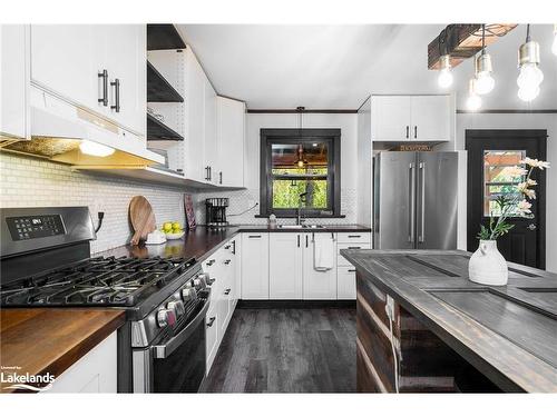 600055 50 Street S, Chatsworth, ON - Indoor Photo Showing Kitchen With Double Sink With Upgraded Kitchen