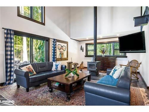 600055 50 Street S, Chatsworth, ON - Indoor Photo Showing Living Room