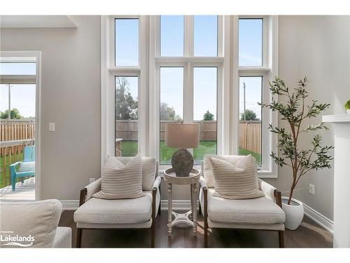 13 Autumn Drive, Wasaga Beach, ON - Indoor Photo Showing Living Room