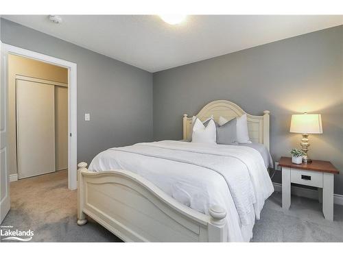 13 Autumn Drive, Wasaga Beach, ON - Indoor Photo Showing Bedroom