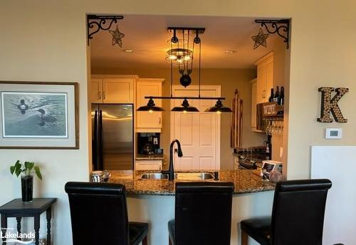 601-130 Steamship Bay Road, Gravenhurst, ON - Indoor Photo Showing Kitchen