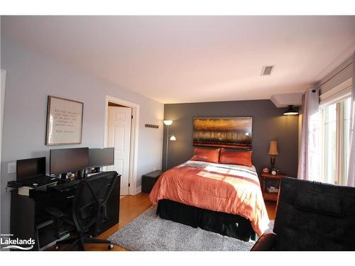 601-130 Steamship Bay Road, Gravenhurst, ON - Indoor Photo Showing Bedroom