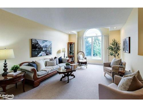 321 Balsam Street, Collingwood, ON - Indoor Photo Showing Living Room