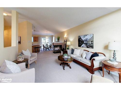 321 Balsam Street, Collingwood, ON - Indoor Photo Showing Living Room