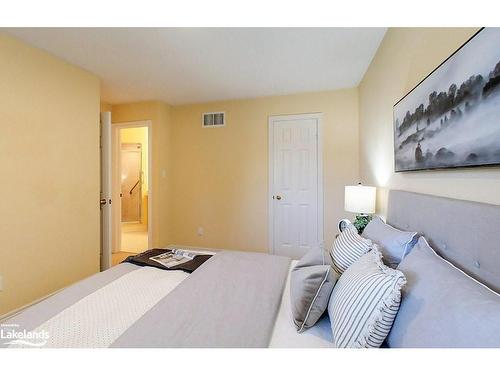 321 Balsam Street, Collingwood, ON - Indoor Photo Showing Bedroom