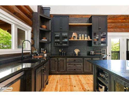 84 Swallowdale Road, Huntsville, ON - Indoor Photo Showing Kitchen With Upgraded Kitchen