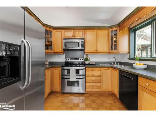 1751 Cedar Lane, Bracebridge, ON - Indoor Photo Showing Kitchen With Double Sink