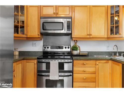 1751 Cedar Lane, Bracebridge, ON - Indoor Photo Showing Kitchen