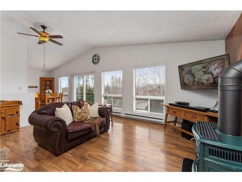 1751 Cedar Lane, Bracebridge, ON - Indoor Photo Showing Living Room