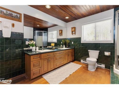 1751 Cedar Lane, Bracebridge, ON - Indoor Photo Showing Bathroom