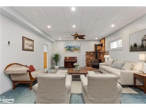 1751 Cedar Lane, Bracebridge, ON - Indoor Photo Showing Living Room