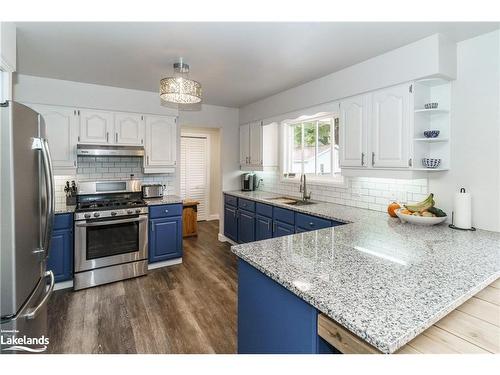 221 Maple Street, Bracebridge, ON - Indoor Photo Showing Kitchen With Upgraded Kitchen