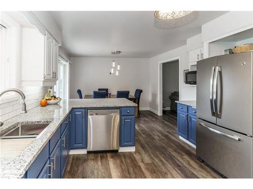 221 Maple Street, Bracebridge, ON - Indoor Photo Showing Kitchen With Upgraded Kitchen