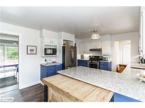 221 Maple Street, Bracebridge, ON - Indoor Photo Showing Kitchen With Upgraded Kitchen