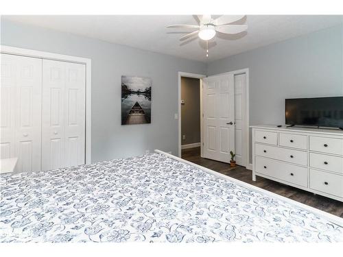 221 Maple Street, Bracebridge, ON - Indoor Photo Showing Bedroom