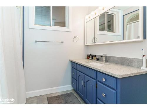 221 Maple Street, Bracebridge, ON - Indoor Photo Showing Bathroom