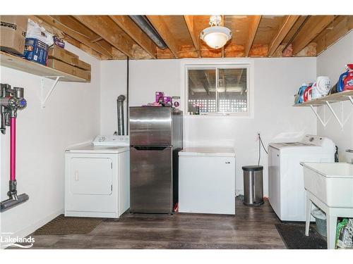 221 Maple Street, Bracebridge, ON - Indoor Photo Showing Laundry Room