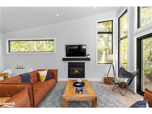 722 Muskoka Road 10 Road, Huntsville, ON - Indoor Photo Showing Living Room With Fireplace