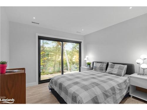 722 Muskoka Road 10 Road, Huntsville, ON - Indoor Photo Showing Bedroom