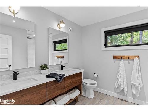 722 Muskoka Road 10 Road, Huntsville, ON - Indoor Photo Showing Bathroom