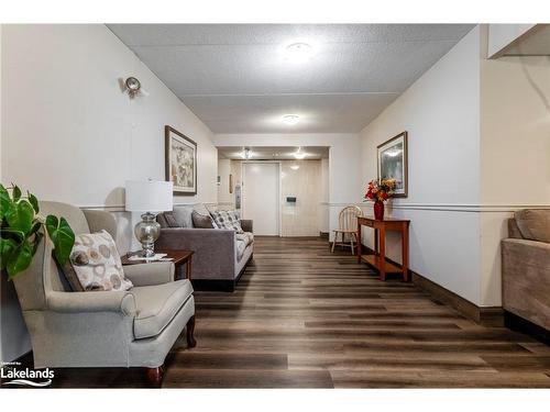 307-54 Fittons Road W, Orillia, ON - Indoor Photo Showing Living Room