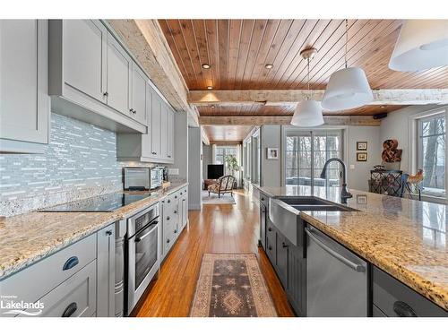 177 Osprey Heights Road, Grey Highlands, ON - Indoor Photo Showing Kitchen With Double Sink With Upgraded Kitchen