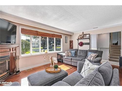 419 Seventh Street, Collingwood, ON - Indoor Photo Showing Living Room With Fireplace