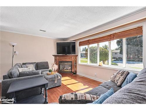 419 Seventh Street, Collingwood, ON - Indoor Photo Showing Living Room With Fireplace