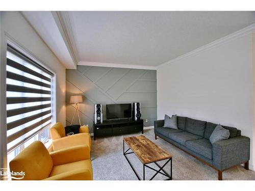 11 Spencer Street, Collingwood, ON - Indoor Photo Showing Living Room