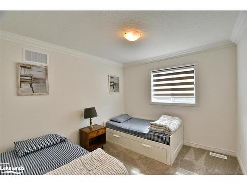 11 Spencer Street, Collingwood, ON - Indoor Photo Showing Bedroom