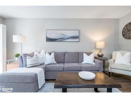 373 Mariners Way, Collingwood, ON - Indoor Photo Showing Living Room