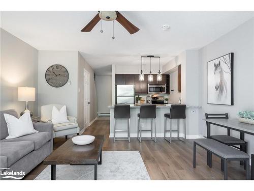 373 Mariners Way, Collingwood, ON - Indoor Photo Showing Living Room